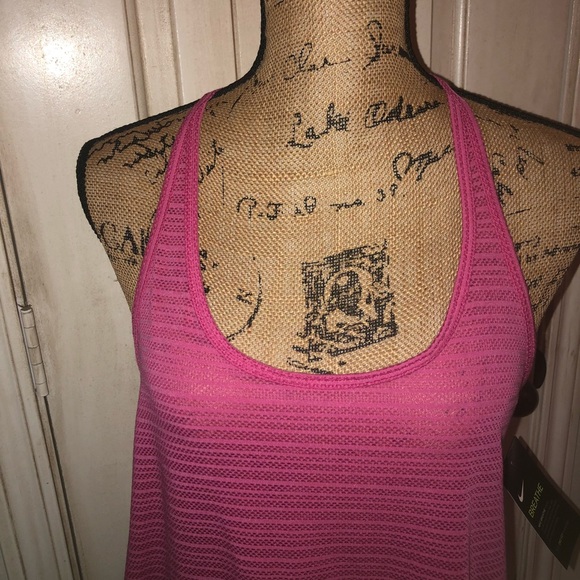 🌺&16 OFF RETAIL $38🌺CLOSET CLOSING EVERYTHING MUST GO 🌺NWT NIKE TANK🌺MUST GO - Picture 3 of 6